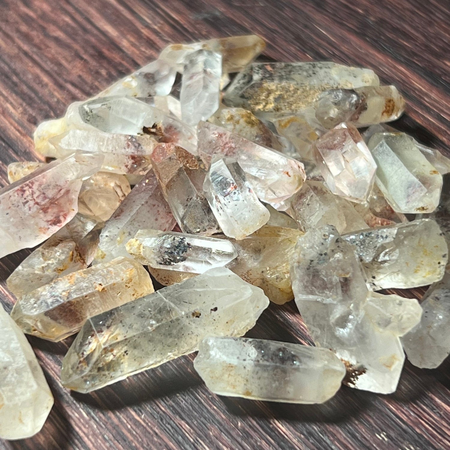 Quartz crystal with Hematite